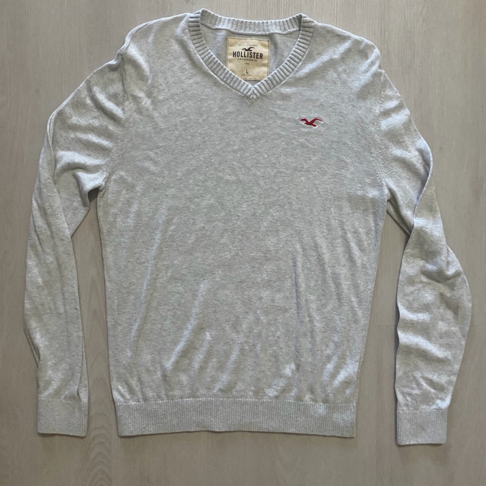 Hollister Large Light Gray V-Neck Sweater